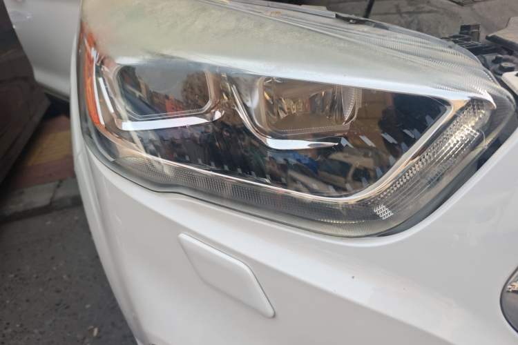 Used Ford Kuga 2017 EcoBoost 245 Four-Wheel Drive Titanium Edition Right Front Headlight