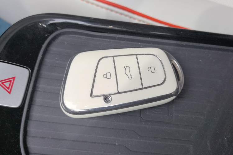 Used Chery QQ Little Ant 2024 Refreshed Version Youth Edition 321 km Beloved Edition 29.23 kWh Interior 1