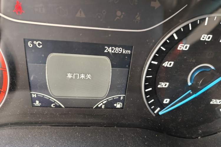 Used JMC Fushun 2023 2.0T Manual Short Wheelbase Low-Roof Commercial Multi-Purpose Passenger Vehicle 6 Seats with Lift-Up Tailgate
