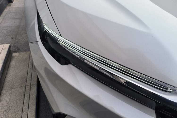 Used Honda CR-V 2023 240TURBO Two-Wheel Drive Smart Edition 5 Seats Right Front Headlight