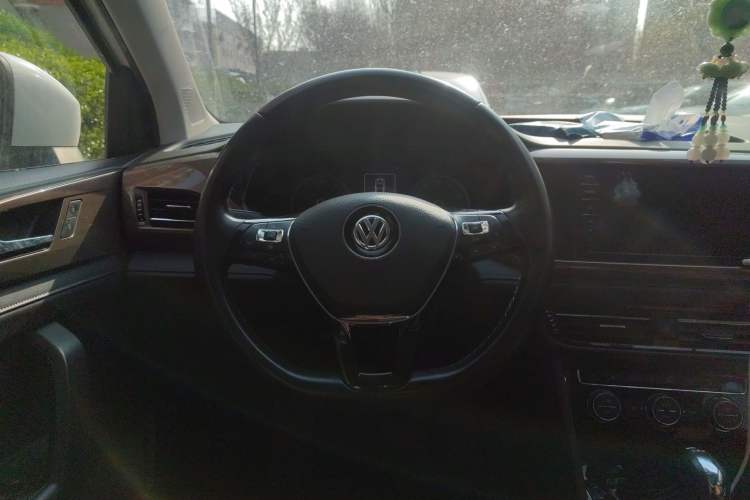 Used Volkswagen Tharu 2020 280TSI Two-Wheel Drive Luxury Plus Version China VI Standard Steering Wheel