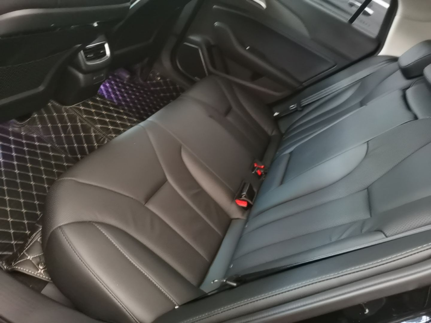 Hongqi H5 2022 Classic Model 1.8T Automatic Smart Connect Flagship Edition - Chinese Trim Chang — снимка 20