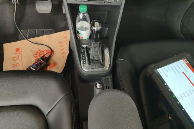 Used Volkswagen Jetta 2015 Value Edition 1.6L Automatic Comfort Version Gear Lever