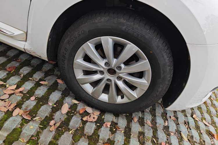 Used Volkswagen Beetle 2013 1.2TSI Comfort Model Right Front Wheel Hub