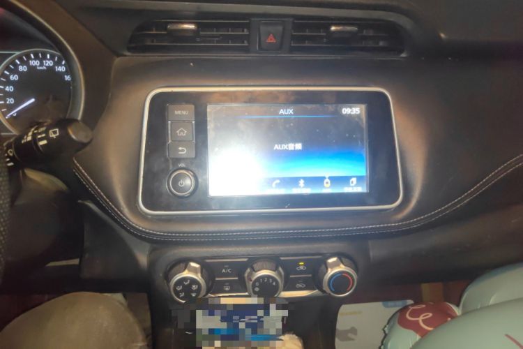 Used Nissan Kicks 2017 1.5L CVT Smart Drive Edition Audio And AC Panel