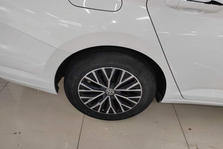 Used Volkswagen Sagitar 2021 280TSI DSG Comfort Connect Edition Right Rear Wheel Hub