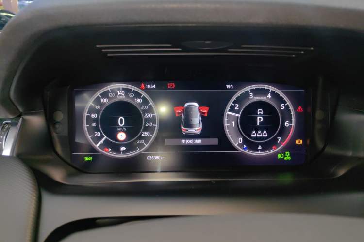 Used Land Rover Discovery Sport 2020 249 PS R-Dynamic Performance Edition Instrument Cluster