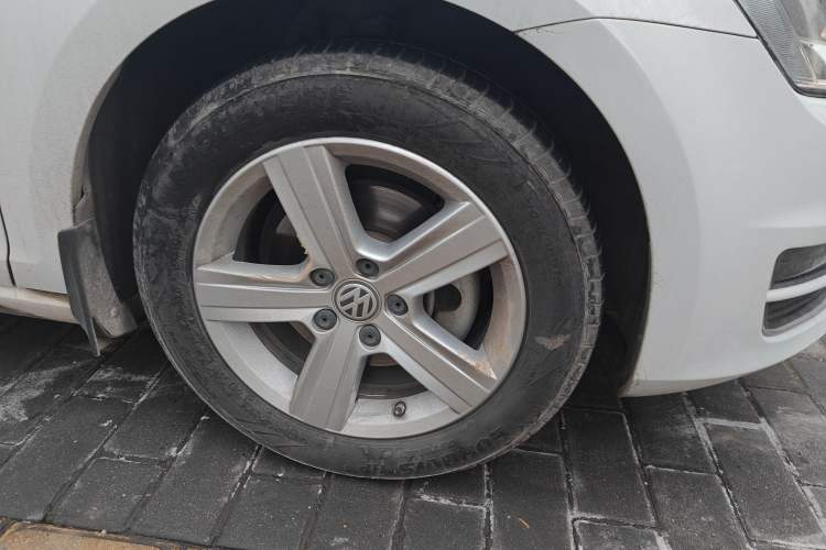 Used Volkswagen Golf 2017 1.6L Automatic Comfort Million-Vehicle Anniversary Edition