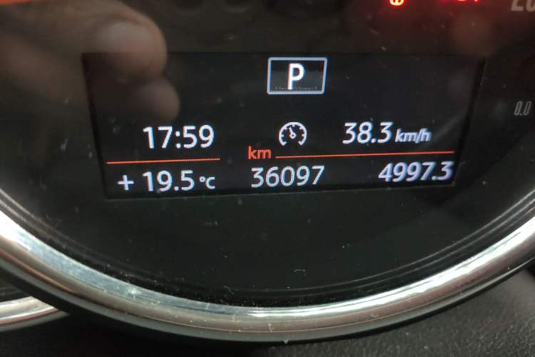 Used MINI 2018 1.5T ONE Five-Door Edition Odometer Close Up