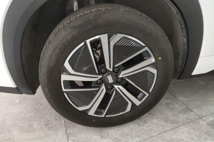 Used Geely Galaxy Xingjian 7 EM-i 2025 120km Launch+ Version Right Rear Wheel Hub