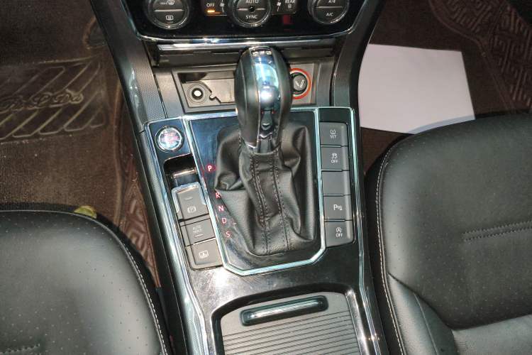 Used Volkswagen Passat 2017 330TSI DSG Prestige Edition Gear Lever