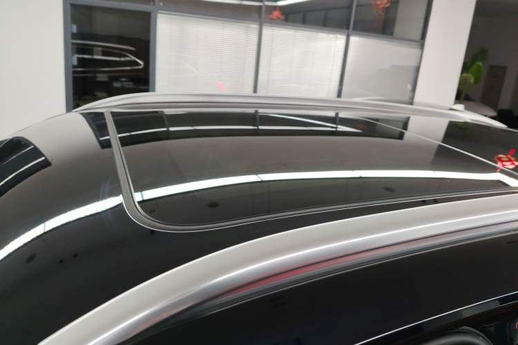 Used Hongqi HS5 2025 2.0T Two-Wheel Drive Flagship Pro Edition Roof