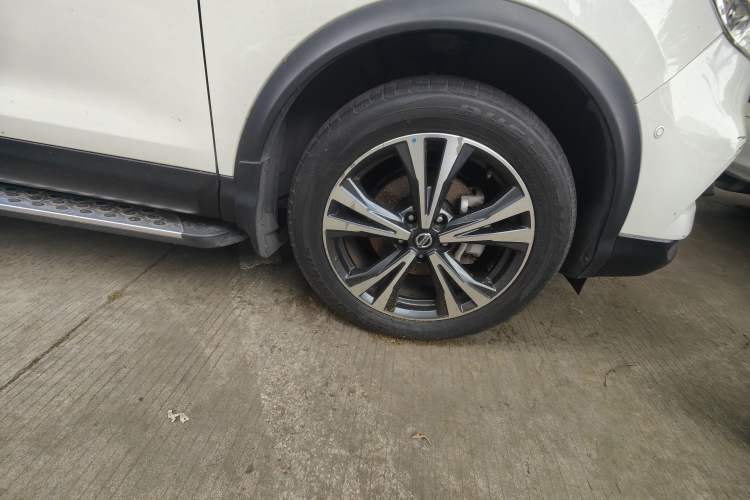 Used Nissan Qashqai 2019 2.0L CVT Luxury Edition Right Front Wheel Hub