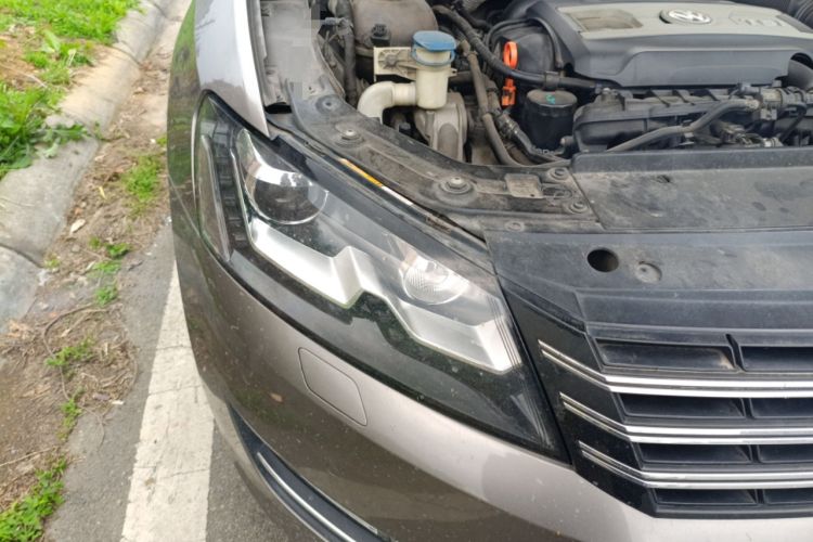 Used Volkswagen Passat 2014 1.8TSI DSG Prestige Edition Right Front Headlight