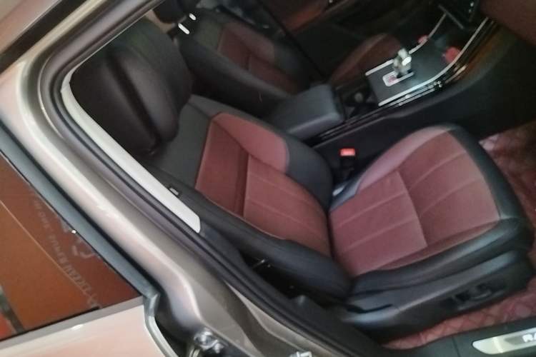 Used Land Rover Range Evoque 2024 Aurora L 249 PS Glowing Limited Edition Right Front Seat