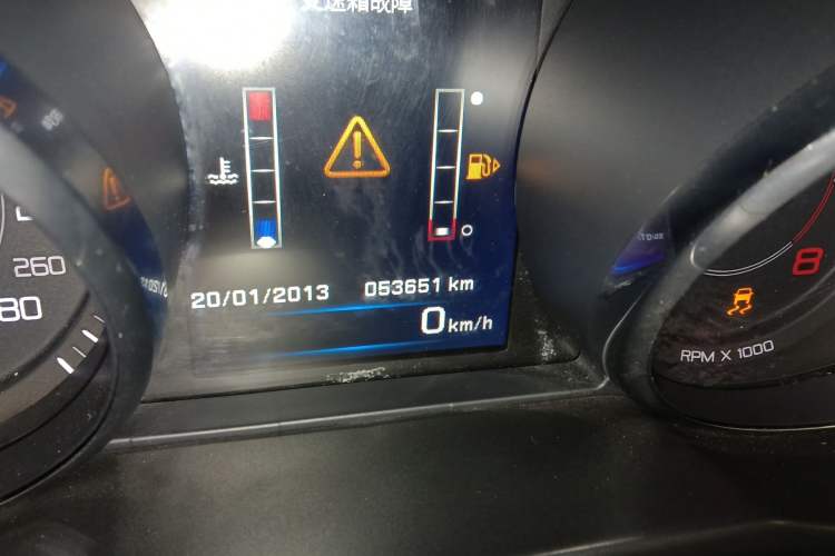 Used Jaguar XE 2015 2.0T 240 PS R-Sport Odometer Close Up