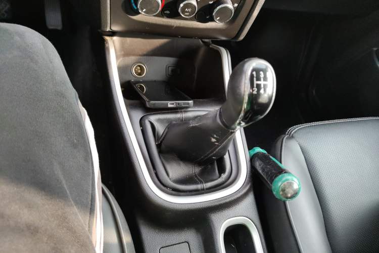 Used Jinbei Gold Hiace M Classic 2022 1.5L Travel Lion Passenger Vehicle 5 Seats