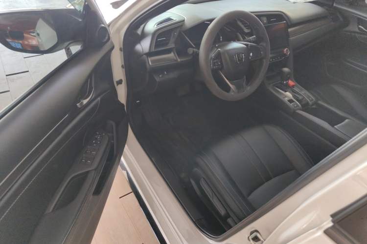 Used Honda Civic 2021 HATCHBACK 220TURBO CVT New Trendsetter