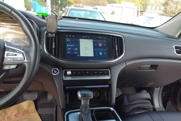 Used GAC Trumpchi GS8 2021 390T Two-Wheel Drive Luxury Smart Connect & Drive Edition (7 Seats) Audio And AC Panel