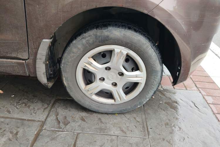 Used Dongfeng Fengon 330 2014 1.3L Manual Utility Version DK13-07 Right Front Wheel Hub