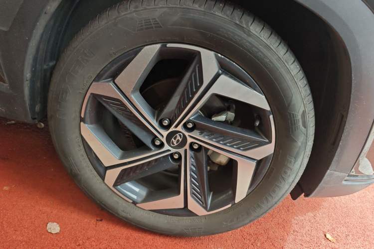 Used Hyundai Tucson 2021 Tucson L 1.5T DCT Luxury Prestige Edition Right Front Wheel Hub