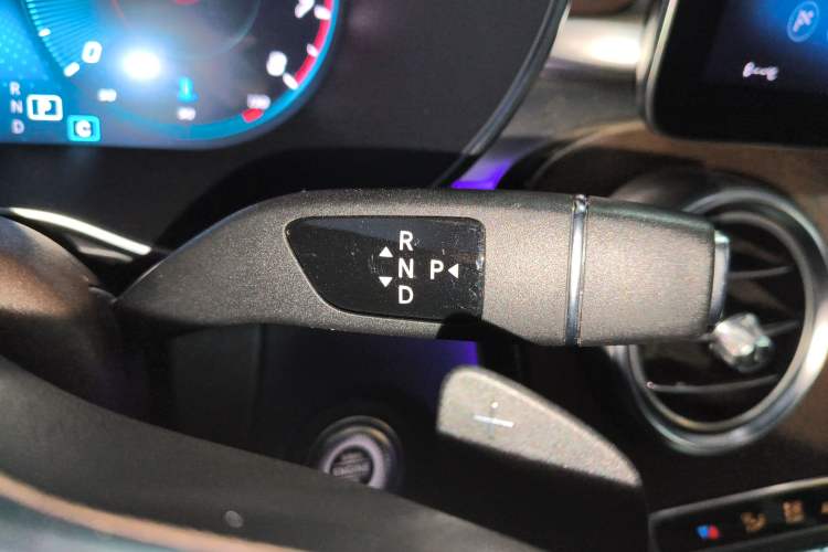 Used Mercedes-Benz GLC 2020 Facelift GLC 260 L 4MATIC Luxury Edition Gear Lever