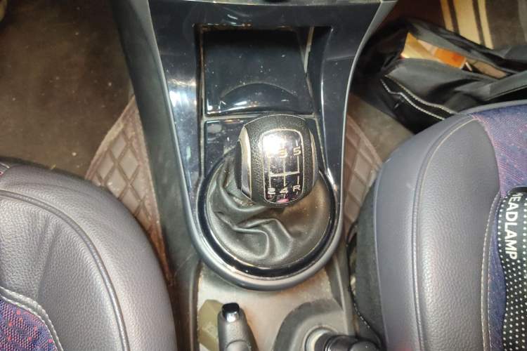 Used Citroen C-Quatre 2013 1.6L Manual Prestige CNG Model Gear Lever