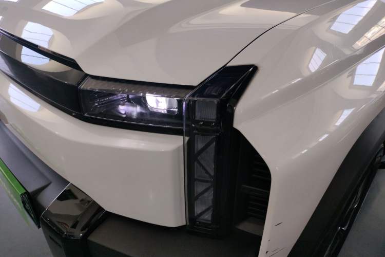 Used iCAR 03T 2024 520km Two-Wheel Drive Long-Range Version Left Front Headlight