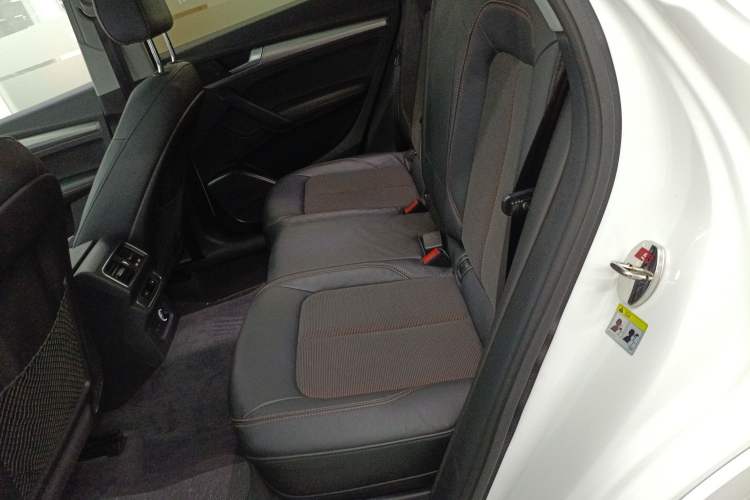 Used Audi Q5L 2018 45 TFSI Prestige Fashion Edition China V Emission Standard Left Rear Seat