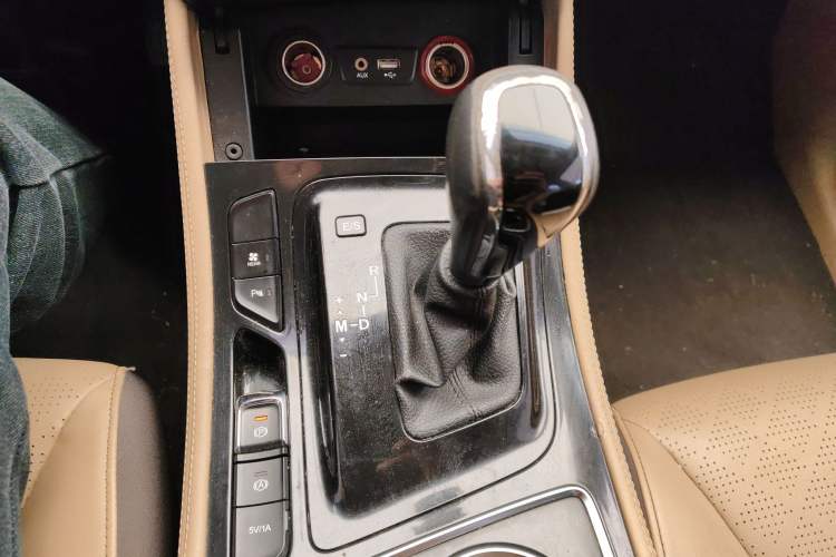 Used Baojun 730 2017 1.8L iAMT Luxury Version 7-Seater
