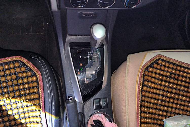 Used Toyota Corolla 2017 Revised Version 1.2T S-CVT GL Gear Lever