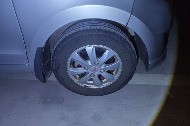 Used Wuling Hongguang 2014 1.5L S Standard Version Right Front Wheel Hub