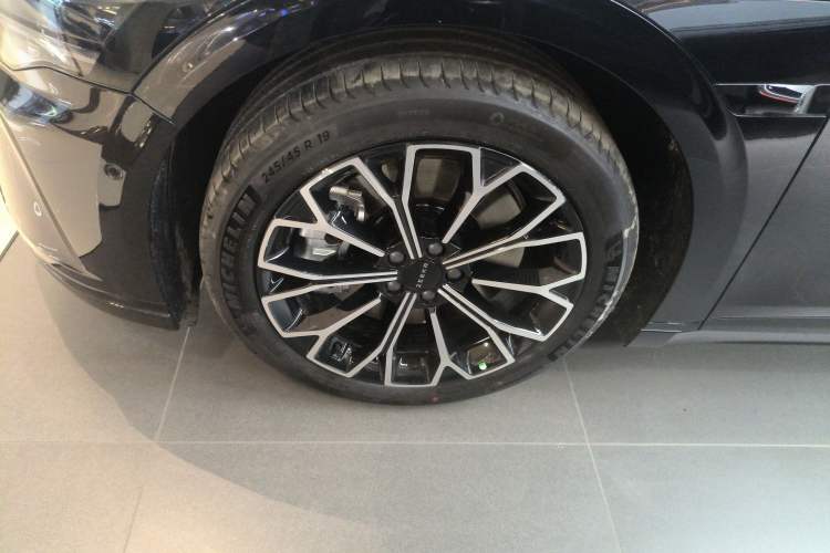 Used Zeekr 007GT 2025 Long-Range Rear-Wheel Drive Intelligent Driving Version 100 kWh Left Front Wheel Hub