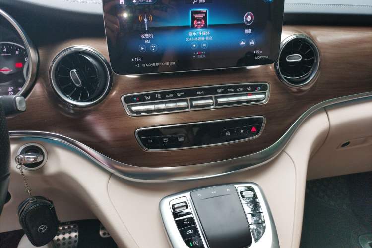 Used Mercedes-Benz V-Class 2022 V 260 L Long-wheelbase Luxury Edition