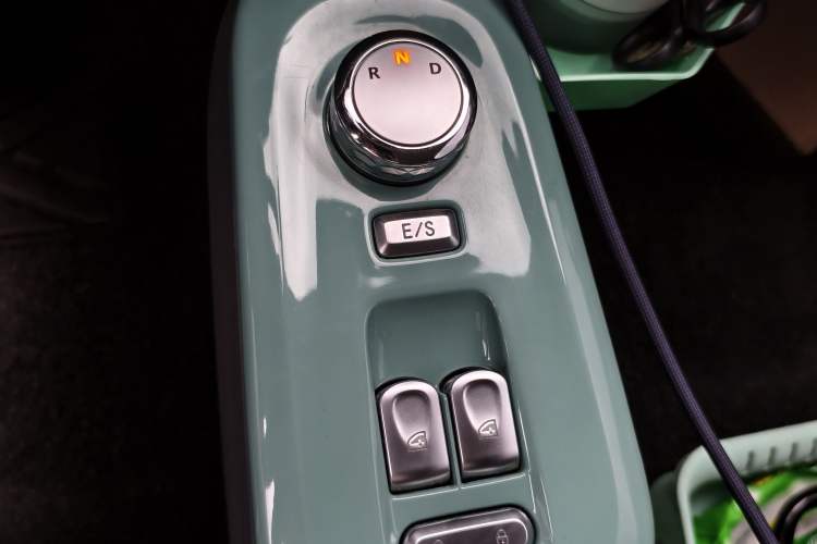 Used CHANGAN NEVO Lumin 2022 210km Sweet Edition Gear Lever