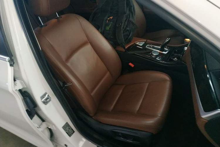 Used BMW 5 Series 2014 528Li Leading Model
