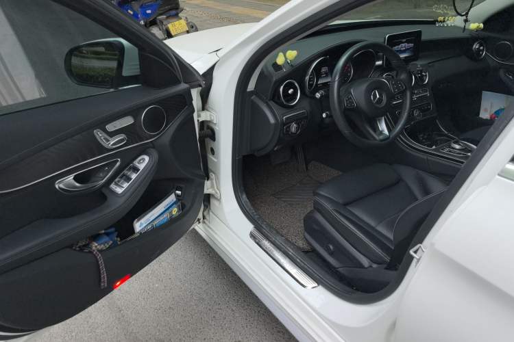 Used Mercedes-Benz C-Class 2015 Revised C 200 L Sport Edition Driver Seat