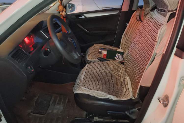 Used Volkswagen Santana 2015 1.6L Manual Comfort Edition
