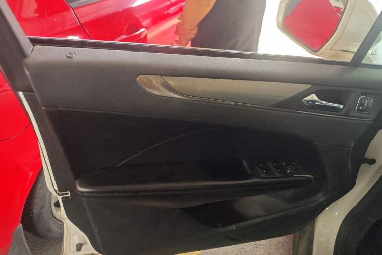 Used Lincoln MKC 2017 2.0T Two-Wheel Drive Deluxe Edition