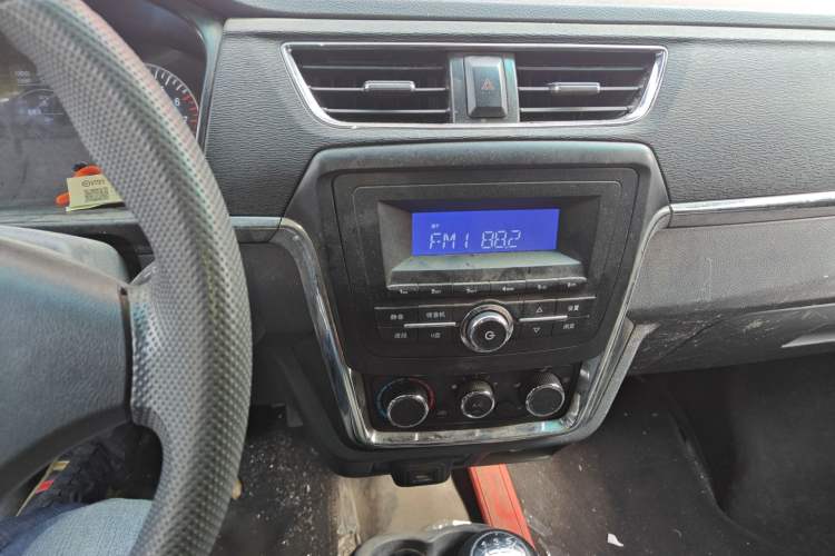 Used Jinbei Hiace X30 2023 1.5L Wealthy-Style Passenger Van 5/6/7-Seater Non-Air-Conditioned Version SWC15M
