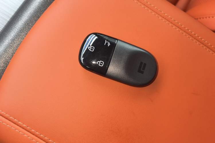 Used Polestones 01 2023 All-Purpose 7-Seater Version
