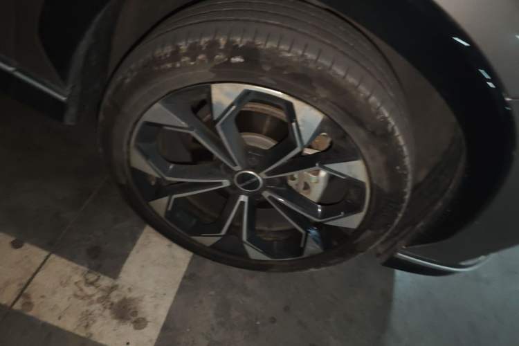 Used Roewe RX5 New Energy 2023 eRX5 Super Hybrid Prestige Edition Right Front Wheel Hub