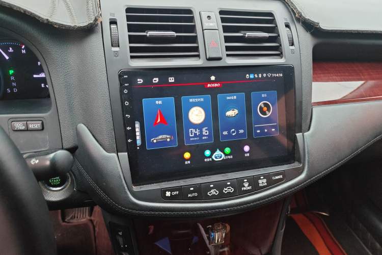 Used Toyota Crown 2011 2.5L Royal Special Edition with Leather and Sunroof