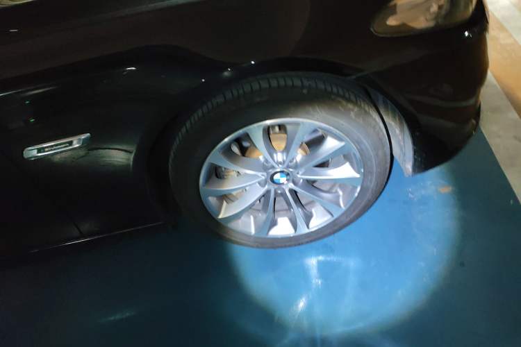 Used BMW 5 Series 2014 528Li Leading Model
