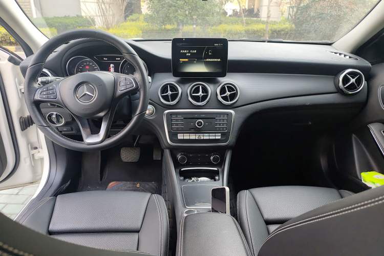 Used Mercedes-Benz GLA 2017 GLA 200 Fashion Model
