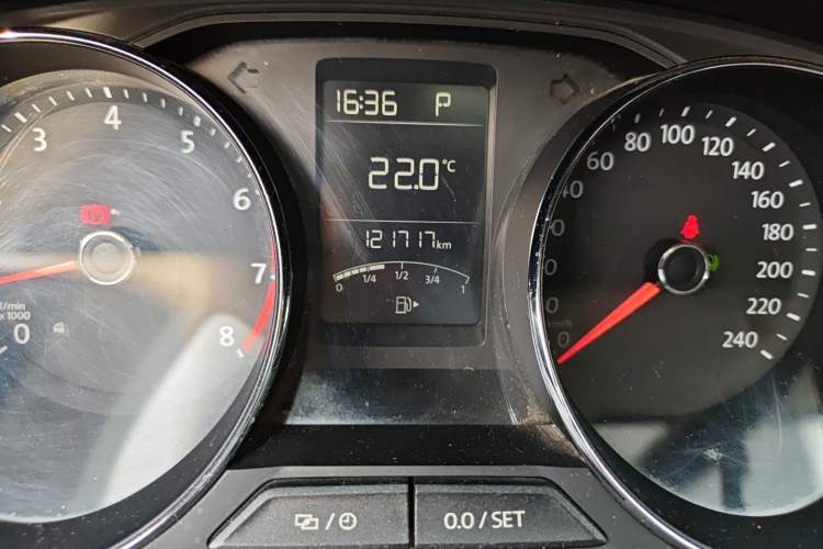 Used Volkswagen Lavida 2015 1.6L Automatic Comfort Edition Odometer Close Up