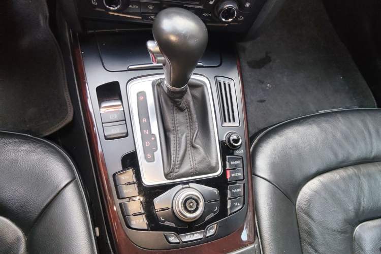 Used Audi A4L 2010 2.0 TFSI Technology Edition Gear Lever