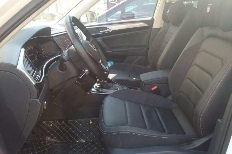 Used Volkswagen Tayron 2021 330TSI Two-Wheel-Drive 3rd Anniversary Limited Edition Left Front Seat