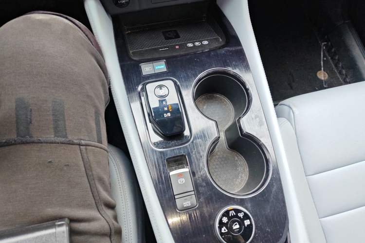 Used Nissan X-Trail 2023 e-POWER Ultra-Hybrid Dual-Motor All-Wheel-Drive Luxury Edition Gear Lever