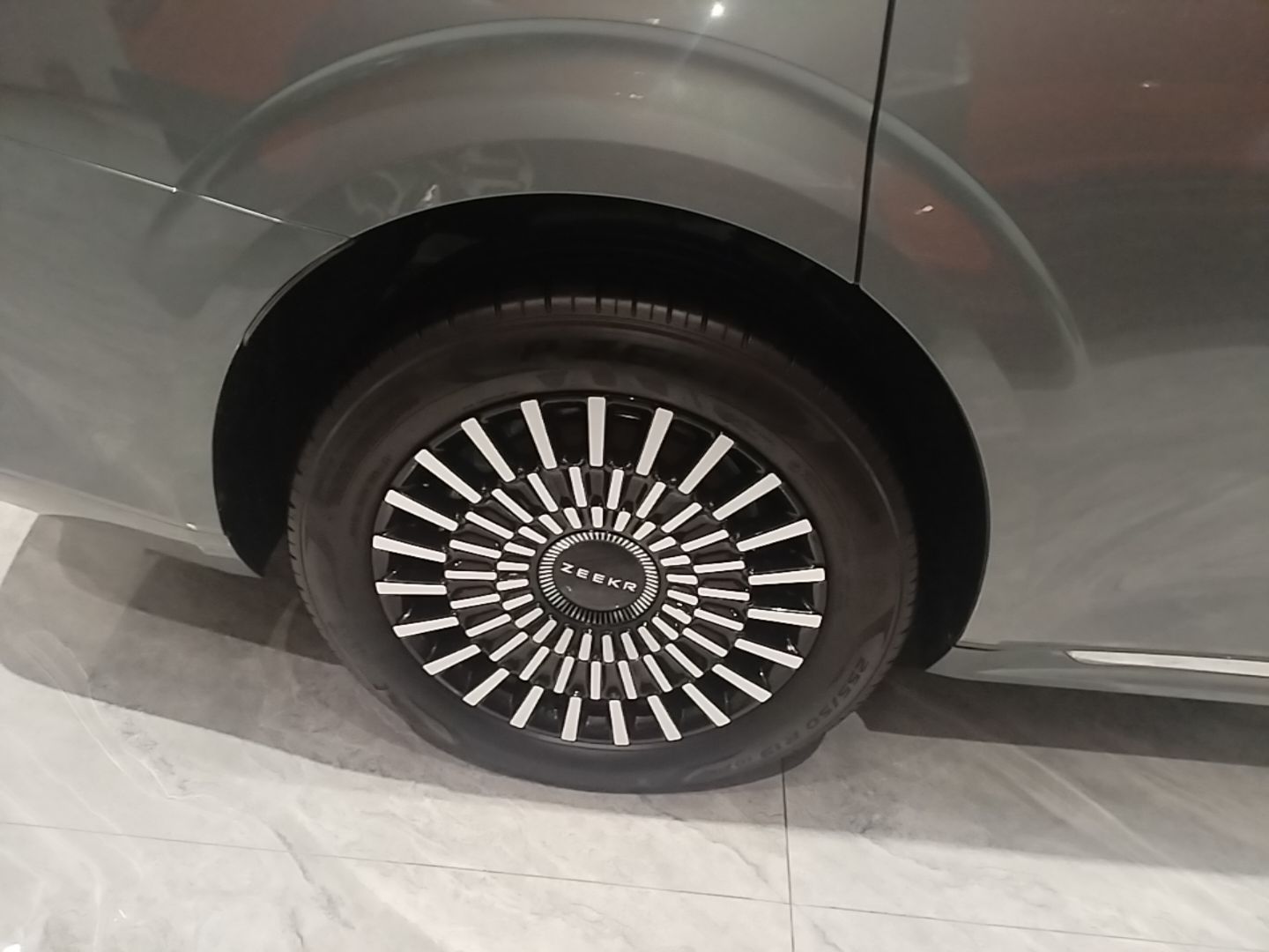 Zeekr 009 2024 7-Seater Aisle Version 108 kWh — снимка 11